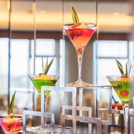 Zenith Hotel Путраджая Экстерьер фото Cocktails at the lounge